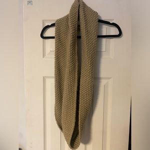 Beige knit scarf